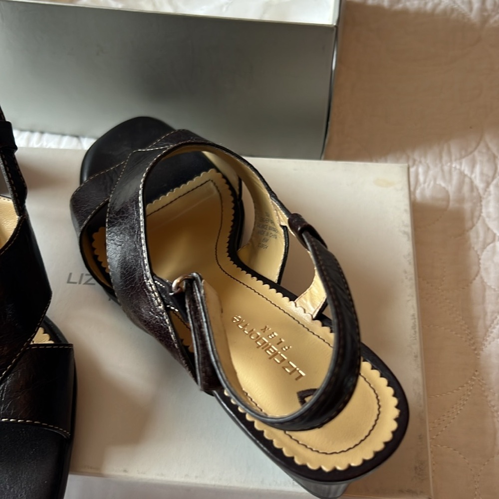 Liz Claiborne Black Sandals with Cross-Strap Design - Picture 4 of 6